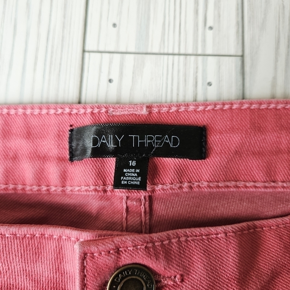 Daily Thread High Rise Cropped Ankle Flare Jeans in Jolie Clay Wash Size 16 NWT - Picture 7 of 13
